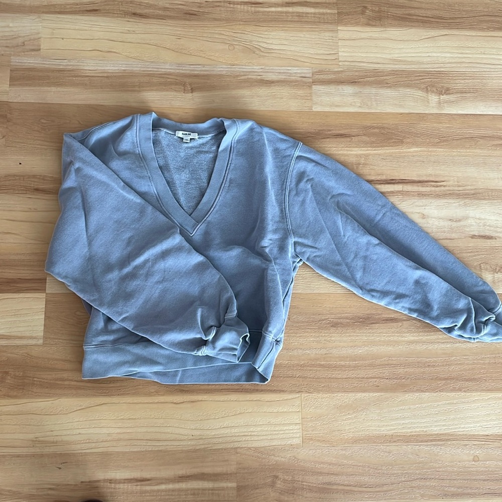 Agolde cropped v-neck puff sleeve swweatshirt in blue-gray